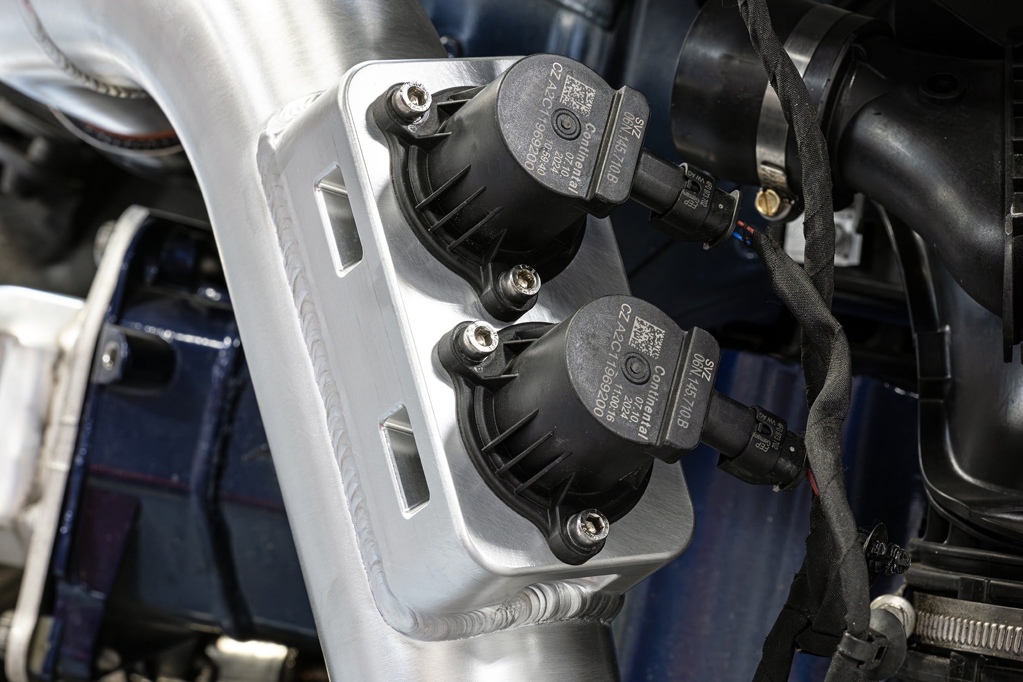 SOUL-Performance-Products-Porsche-992_2-Carrera-GTS-VTA-Charge-Pipe-Installed-Valve-Detail