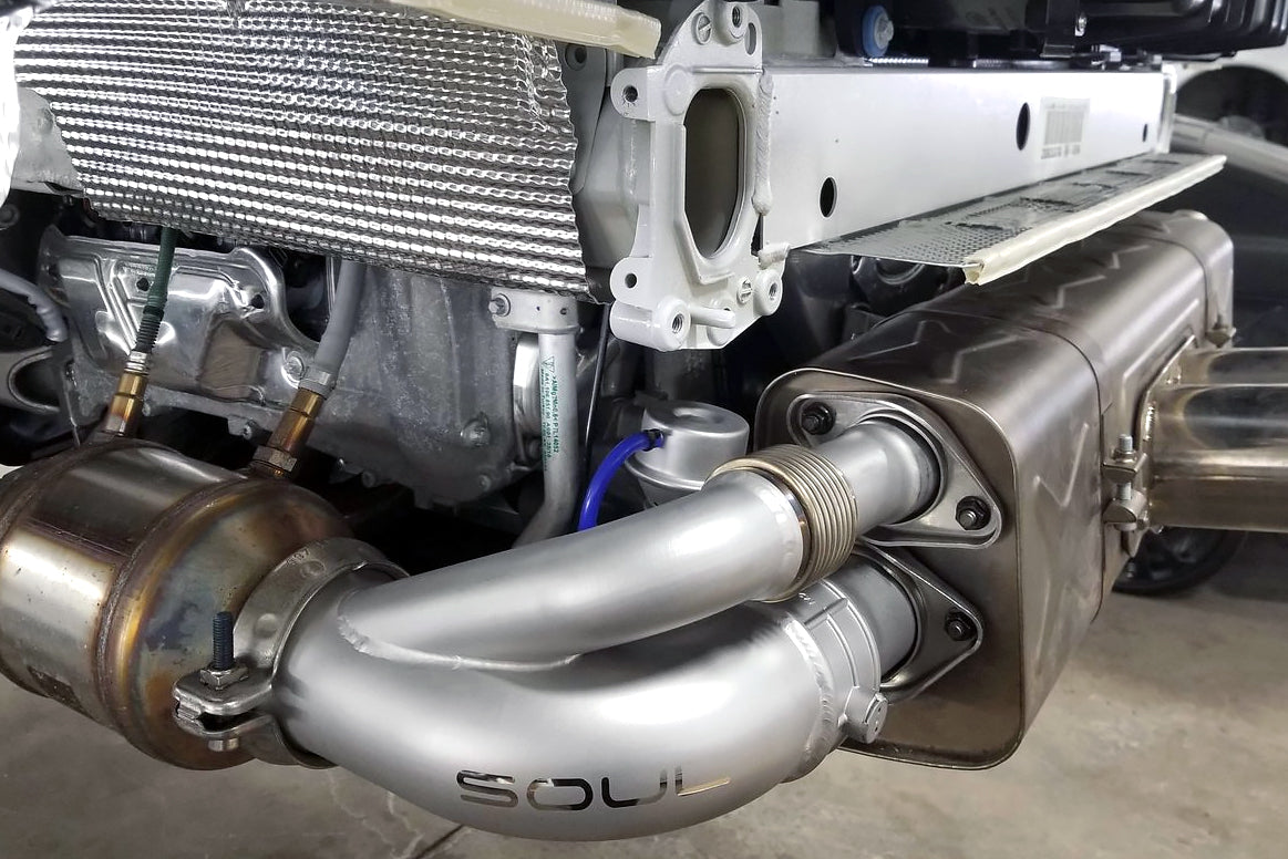 SOUL-Porsche-GT3-Valved-Side-Muffler-Bypass-Pipes-Installed