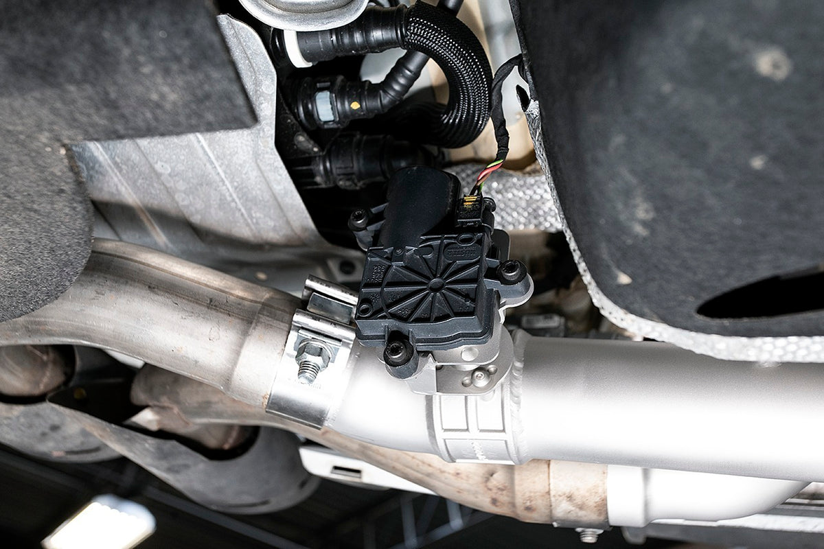 Soul-Performance-Products-Lamborghini-Urus-Sport-Valved-Exhaust-System-Valve-Detail-Installed-3.jpg